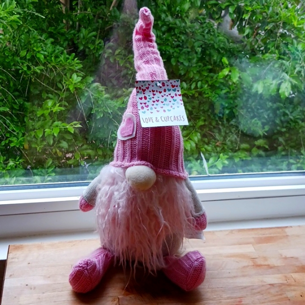 Love & Cupcakes and gnome NWT